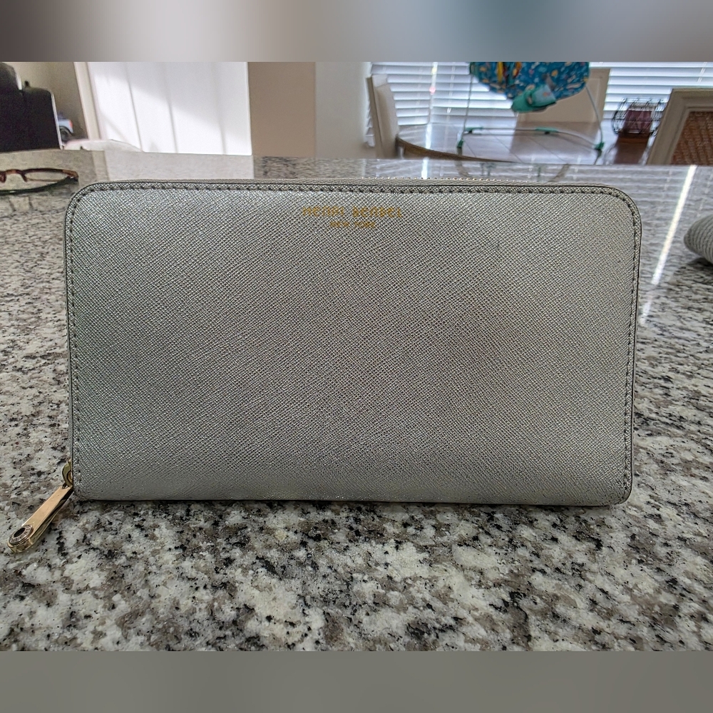 HENRI BENDEL West 57th Zip Around Continental Wallet Saffiano Leather Silver!